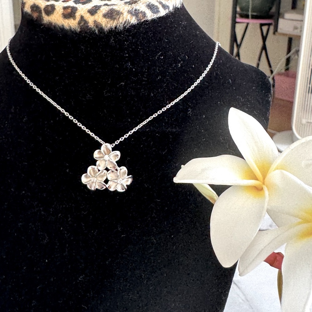 925 Three Silver Plumeria 🌸 flowers Pendant Necklace -
